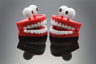 Brug og vedligeholdelse af aftagelige tandproteser